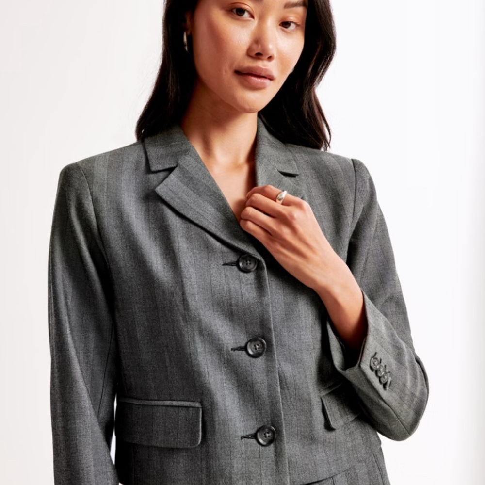 Abercrombie & Fitch Gray Pinstripe Cropped Blazer and Pleated Skirt Set - Picture 4 of 13
